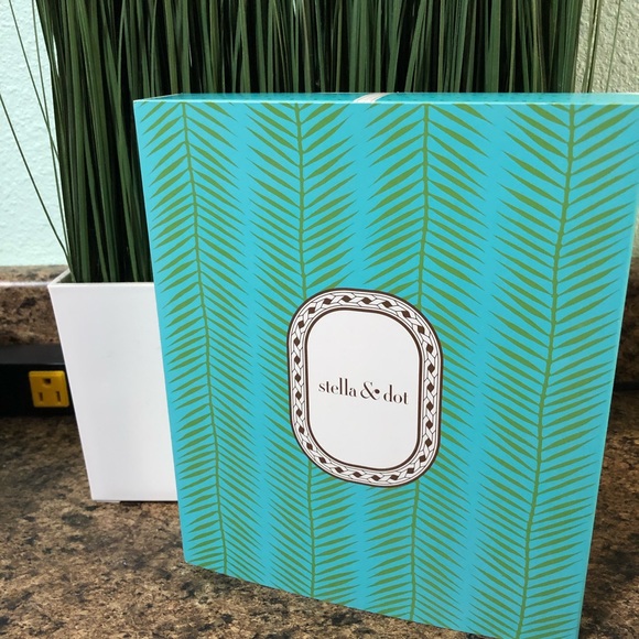 Stella and Dot Bloom Necklace - Picture 6 of 9